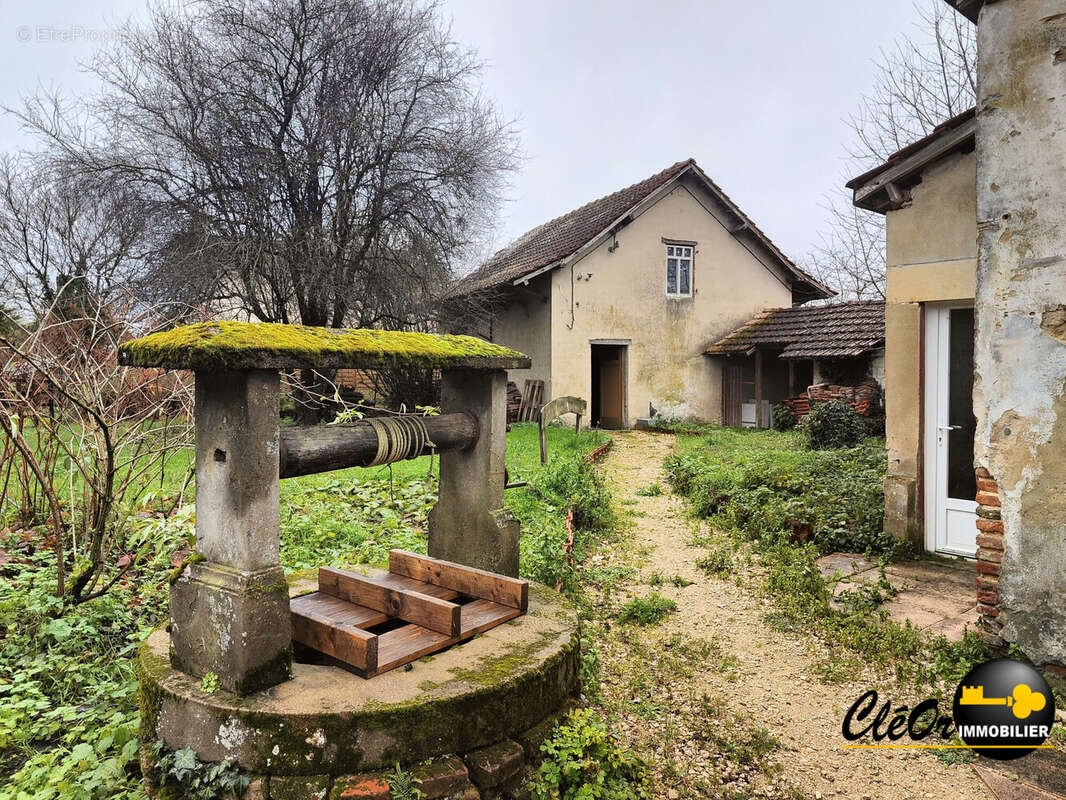 Maison à PIERRE-DE-BRESSE