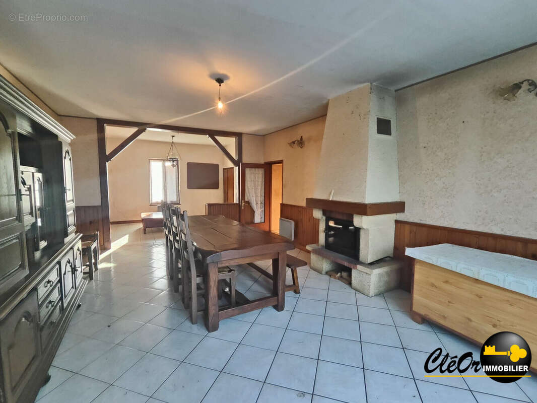 Maison à PIERRE-DE-BRESSE