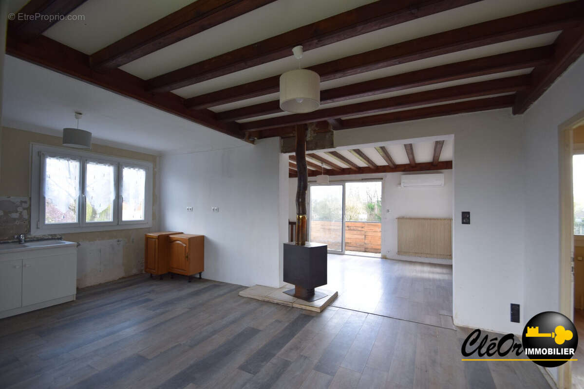 Maison à CHARETTE-VARENNES