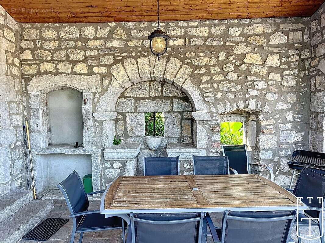 Maison à SAINT-ALBAN-AURIOLLES