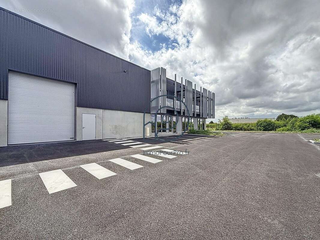 c1 - Commerce à AVELIN