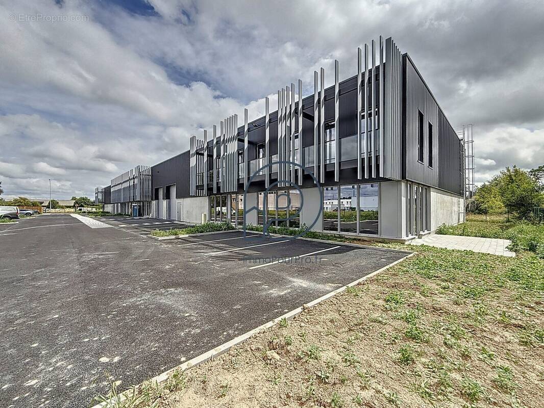 c1 - Commerce à AVELIN