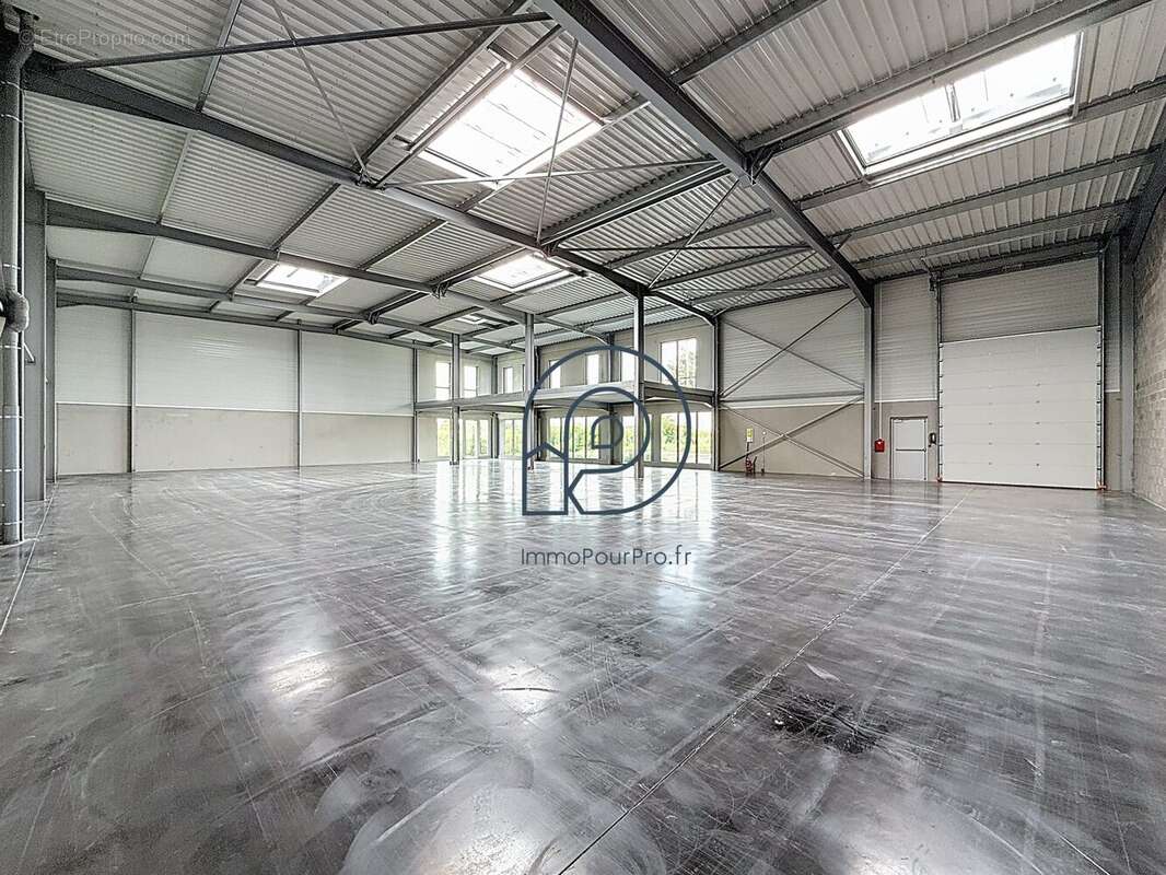 c1 - Commerce à AVELIN