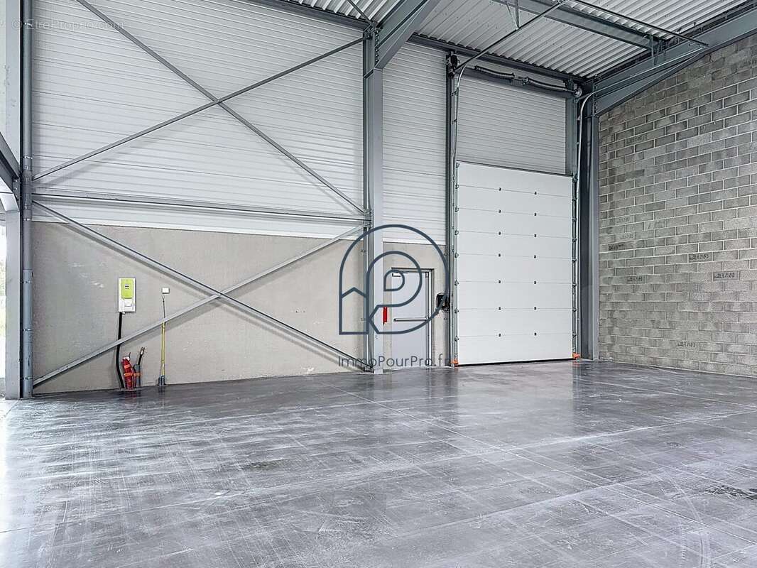 c1 - Commerce à AVELIN