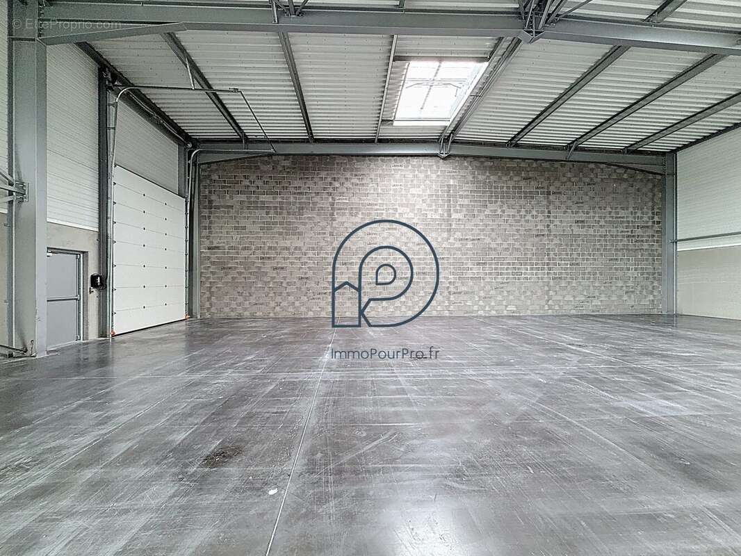 c1 - Commerce à AVELIN