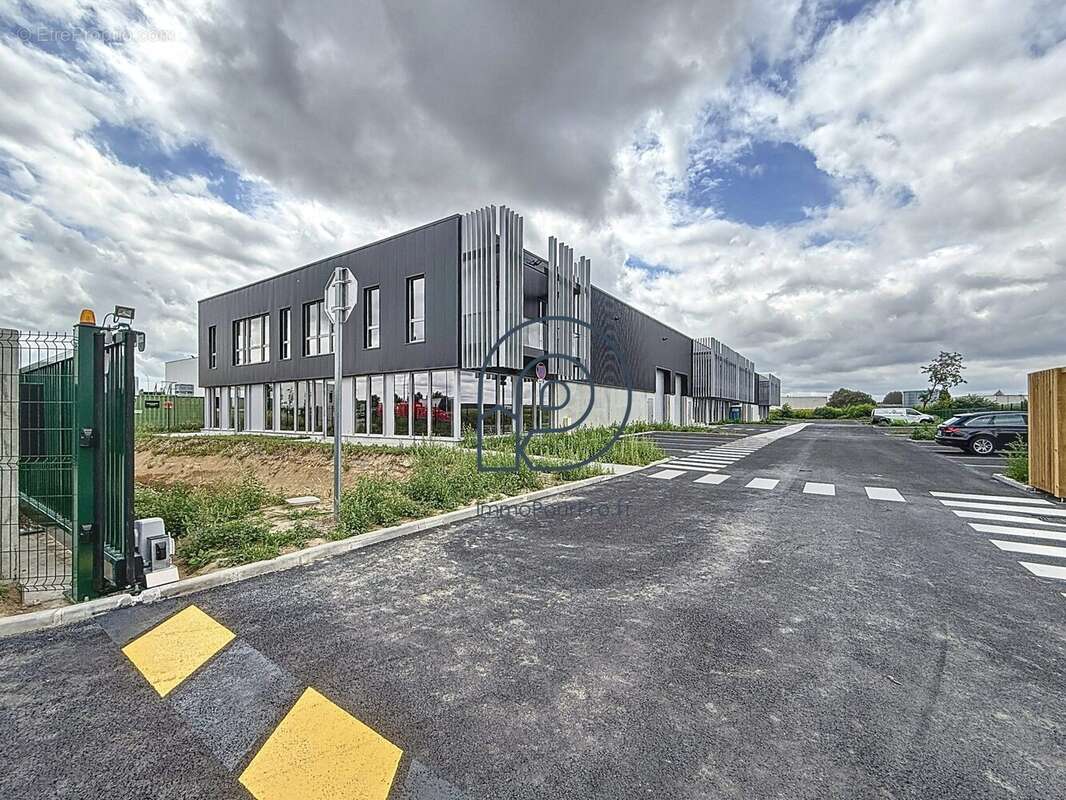 c4 - Commerce à AVELIN