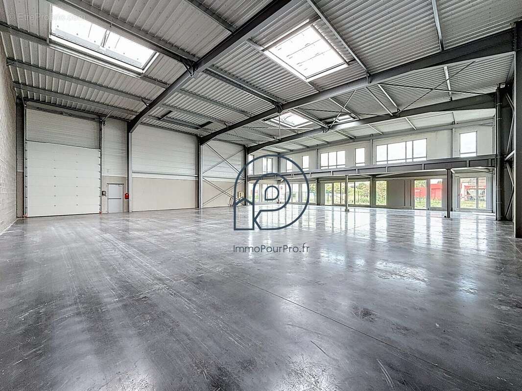 c4 - Commerce à AVELIN