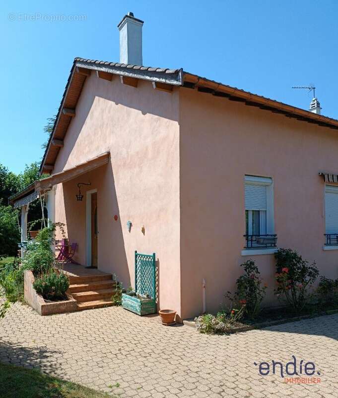 Maison à JASSANS-RIOTTIER