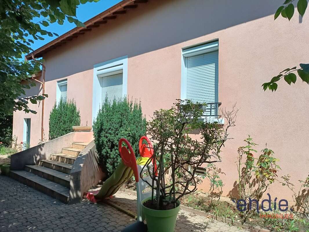 Maison à JASSANS-RIOTTIER