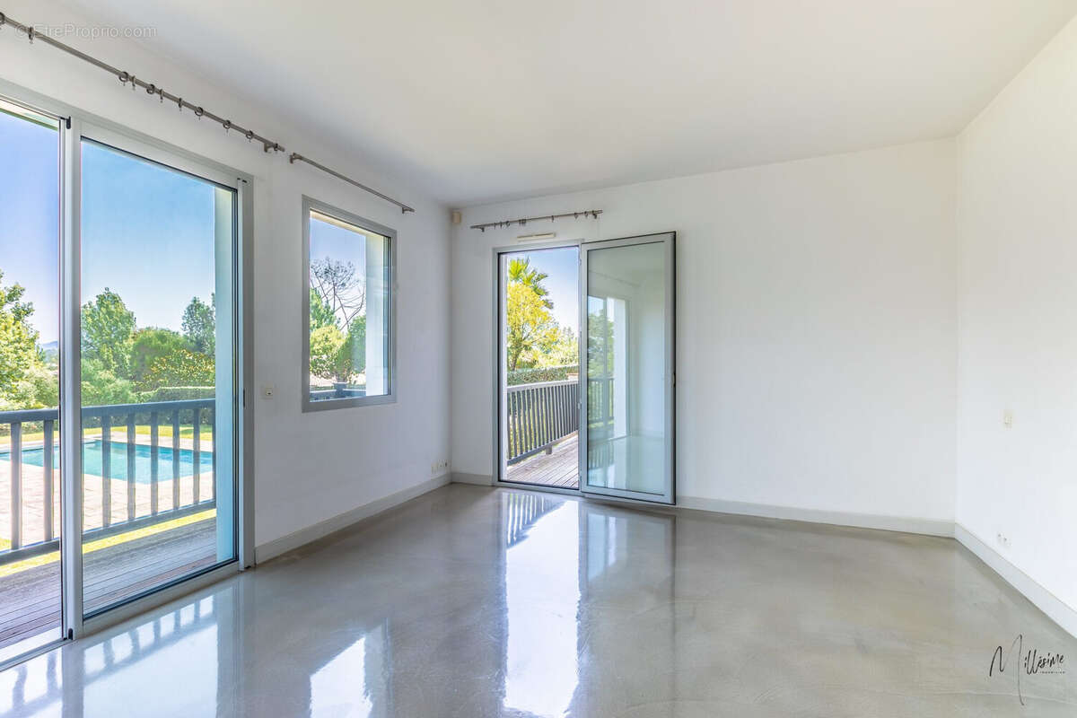 Maison à BASSUSSARRY