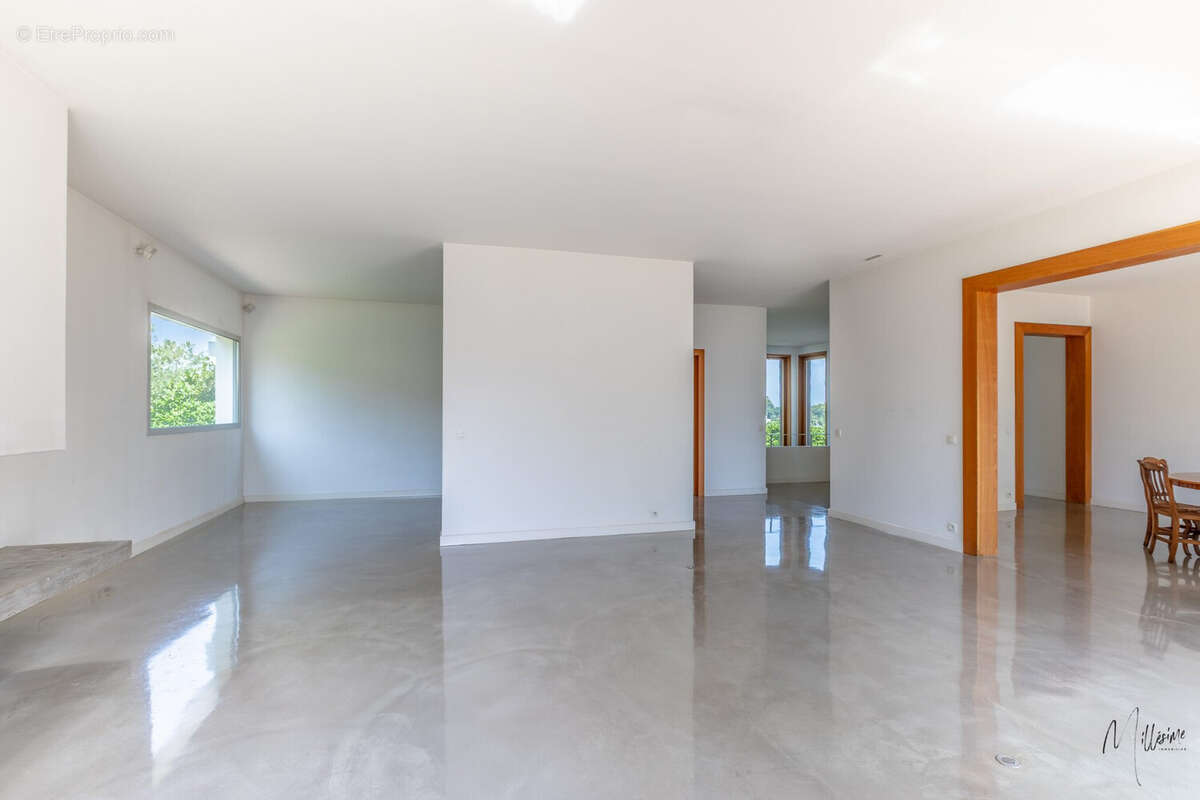 Maison à BASSUSSARRY