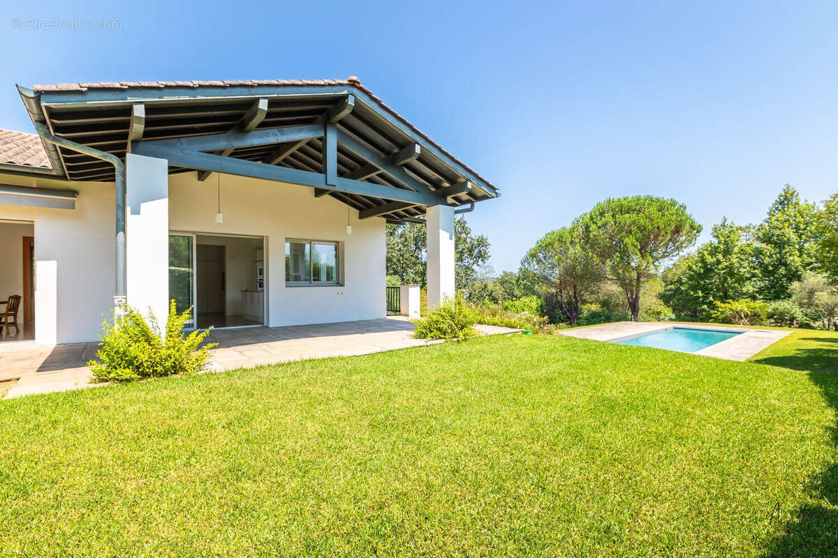 Maison à BASSUSSARRY