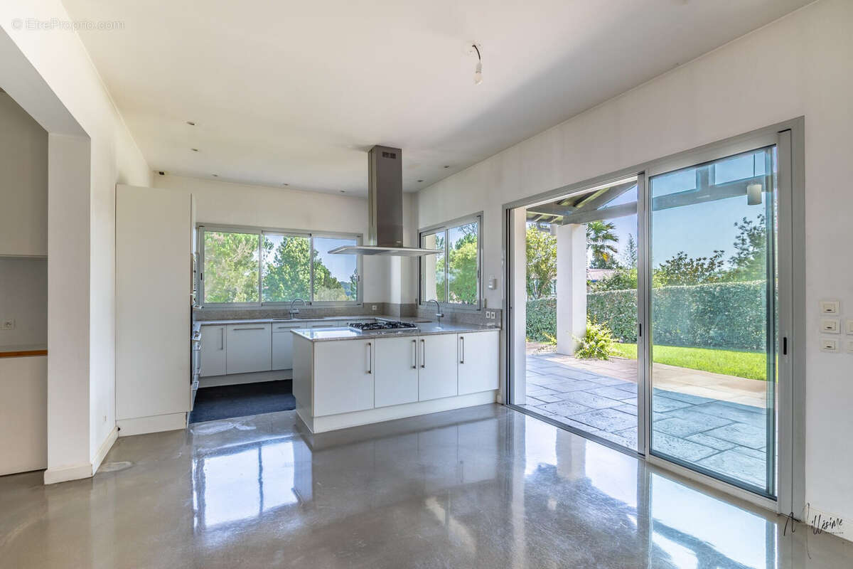 Maison à BASSUSSARRY