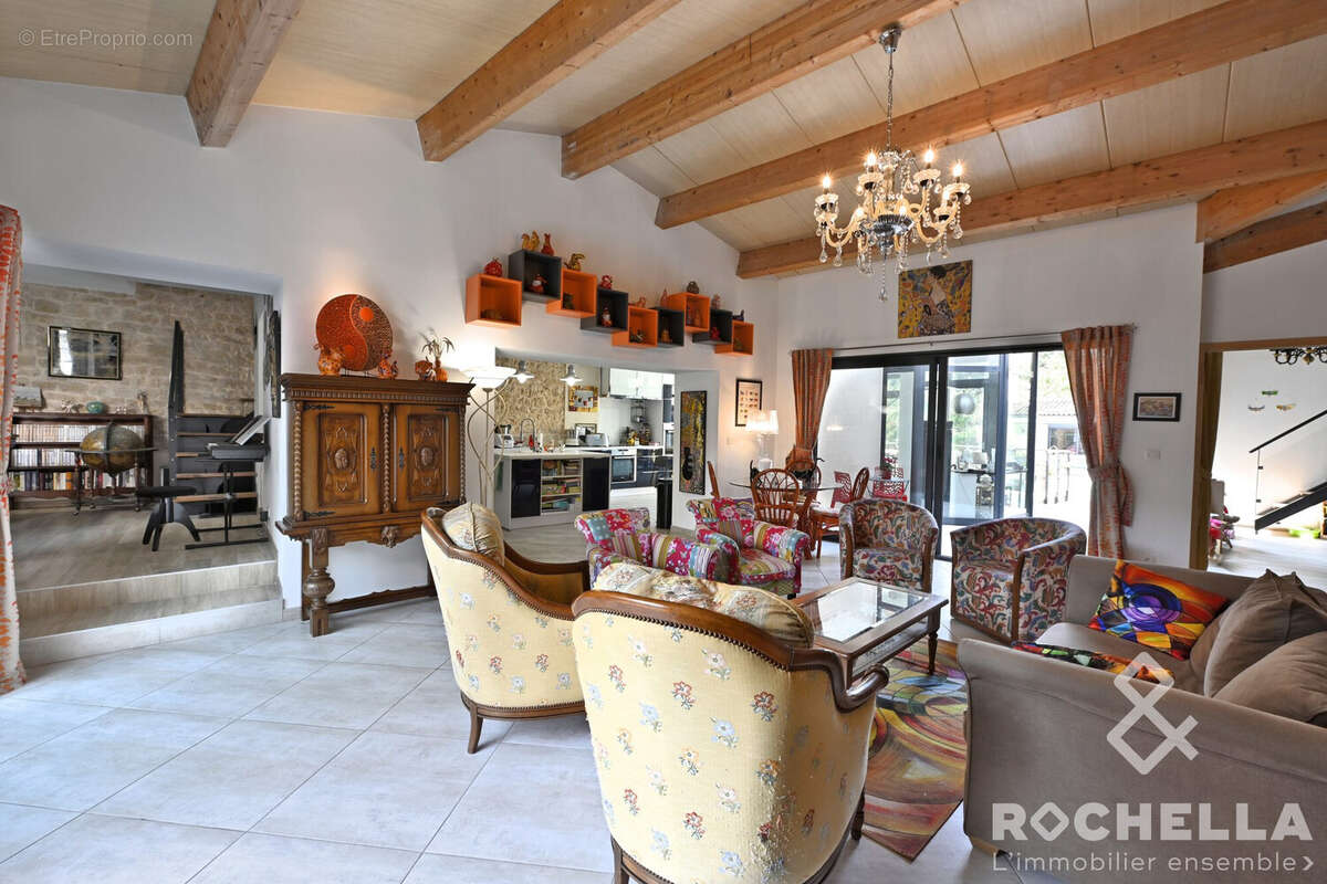 Maison à SAINT-JEAN-D'ANGELY