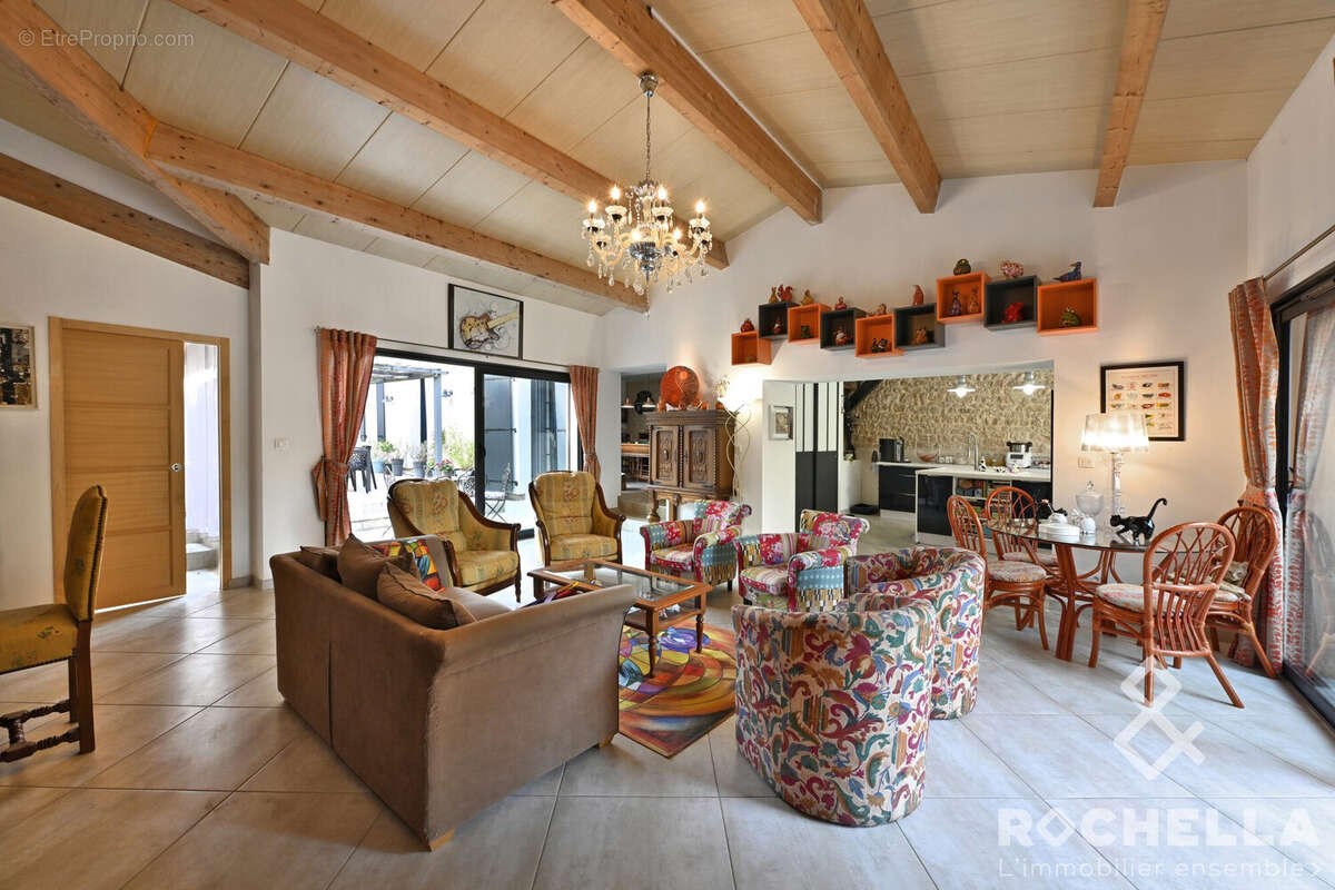 Maison à SAINT-JEAN-D'ANGELY