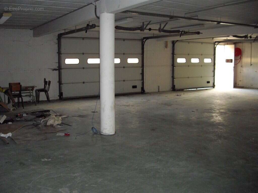 sous sol - Commerce à SAINTE-MAURE-DE-TOURAINE