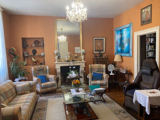 Maison à BARBEZIEUX-SAINT-HILAIRE