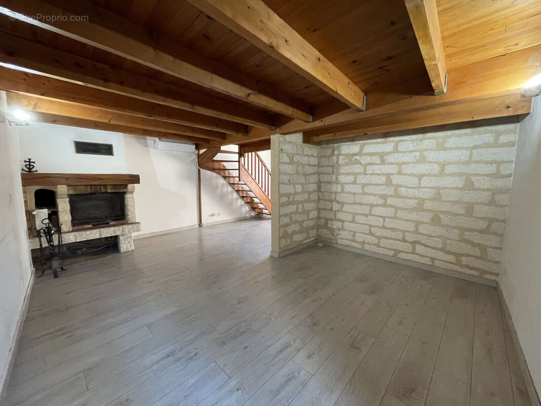 Appartement à MAUGUIO