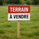 Terrain à CASTAGNIERS