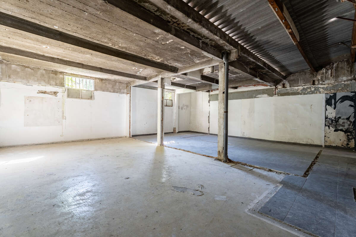 Commerce à MARSEILLE-6E