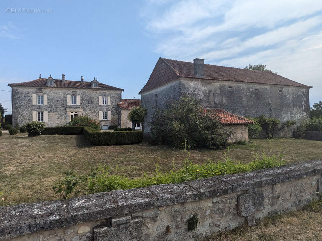 Maison à LA TOUR-BLANCHE
