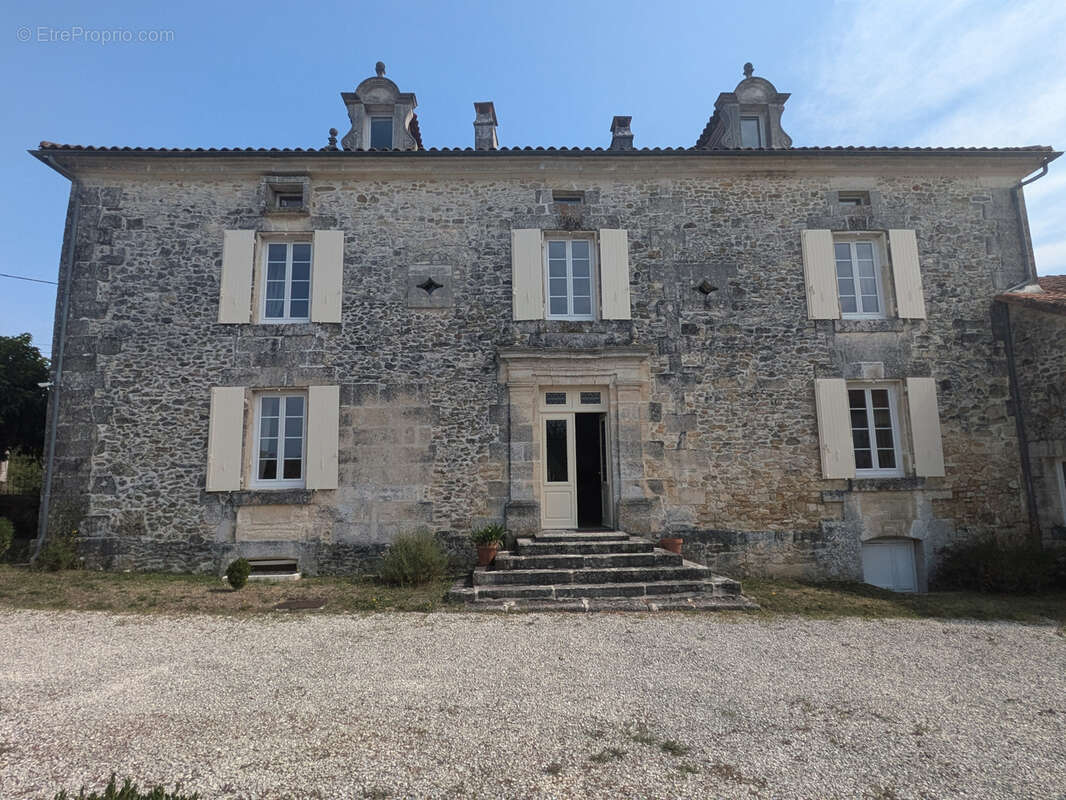 Maison à LA TOUR-BLANCHE