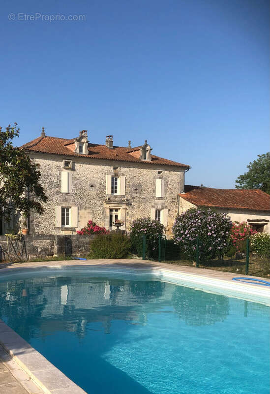 Maison à LA TOUR-BLANCHE