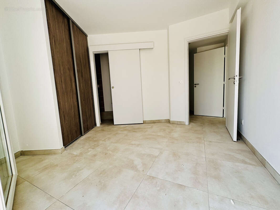 Appartement à VIC-LA-GARDIOLE