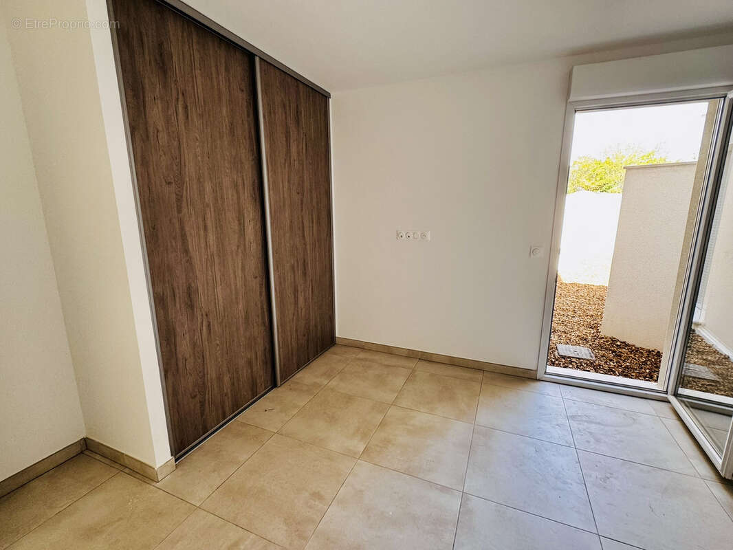 Appartement à VIC-LA-GARDIOLE