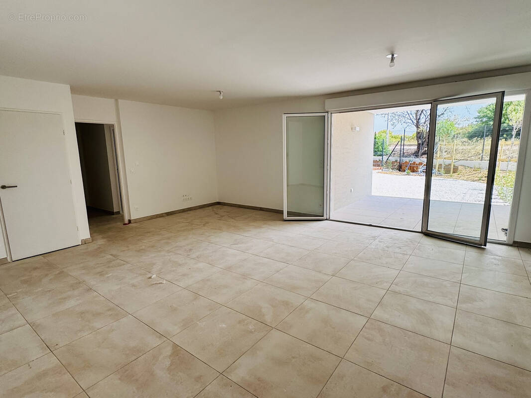 Appartement à VIC-LA-GARDIOLE