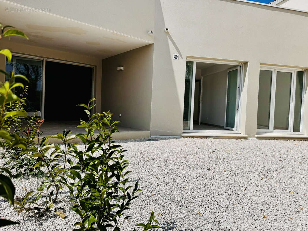 Appartement à VIC-LA-GARDIOLE