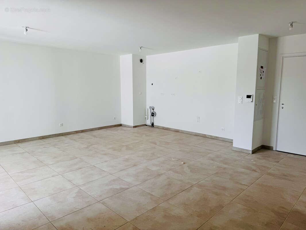 Appartement à VIC-LA-GARDIOLE