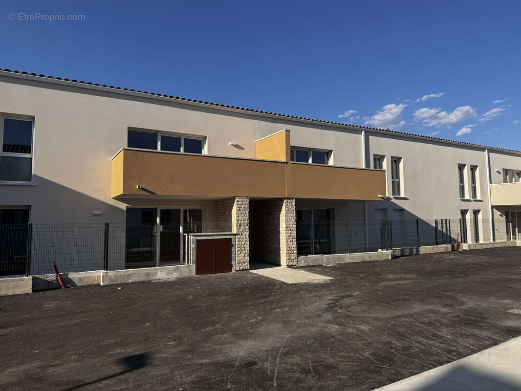 Appartement à VIC-LA-GARDIOLE