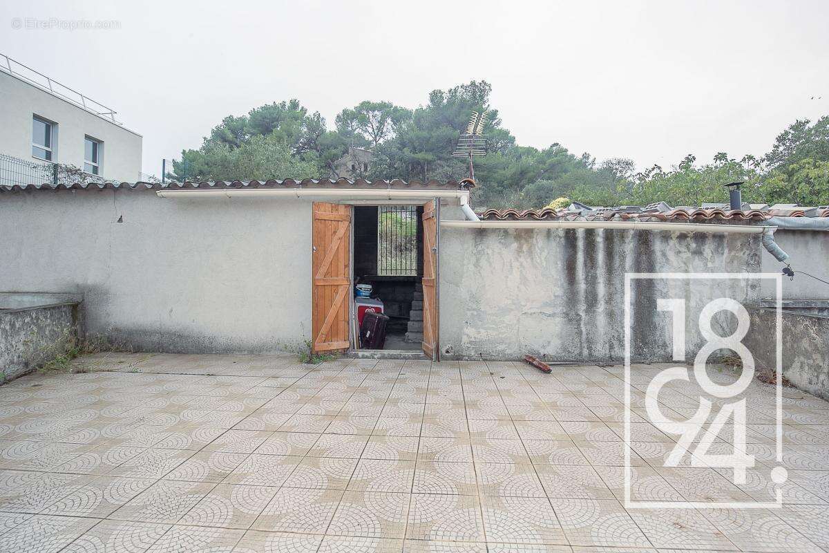 Commerce à LES PENNES-MIRABEAU