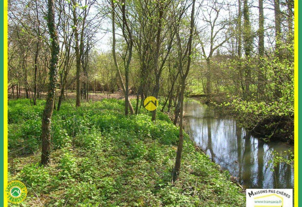 Terrain à LA GUERCHE-SUR-L&#039;AUBOIS