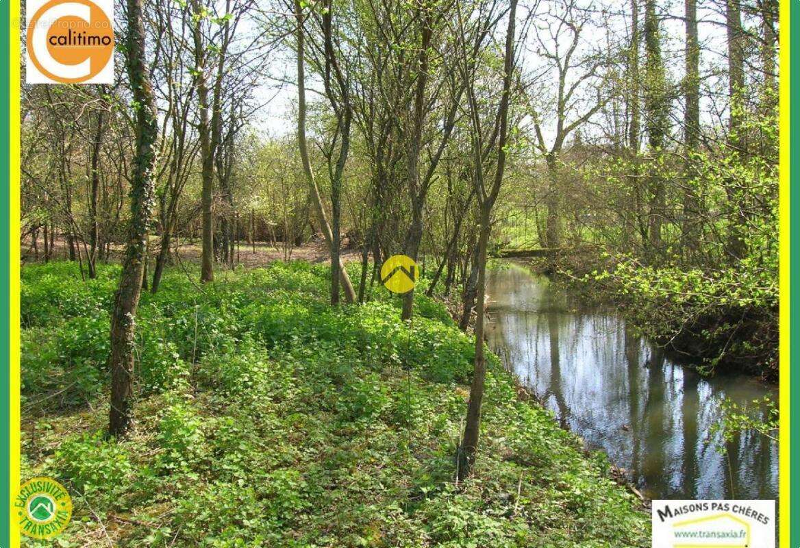 Terrain à LA GUERCHE-SUR-L&#039;AUBOIS