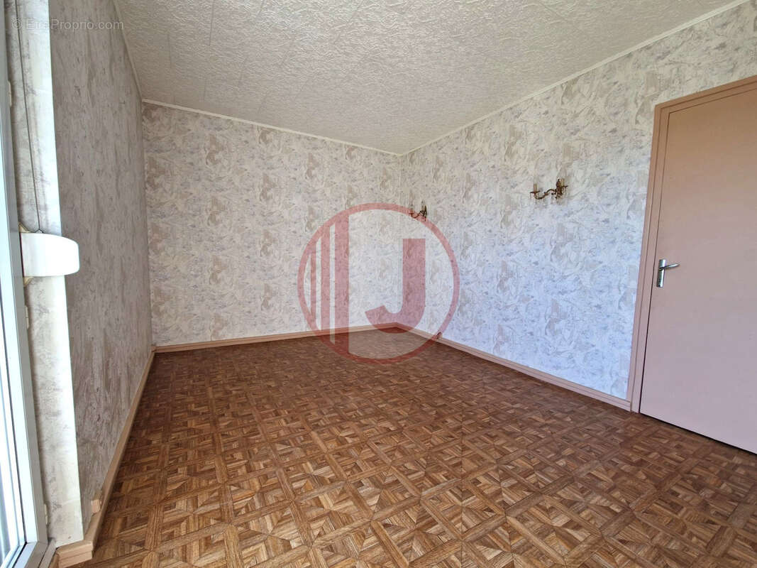 Appartement à GRAND-CHARMONT