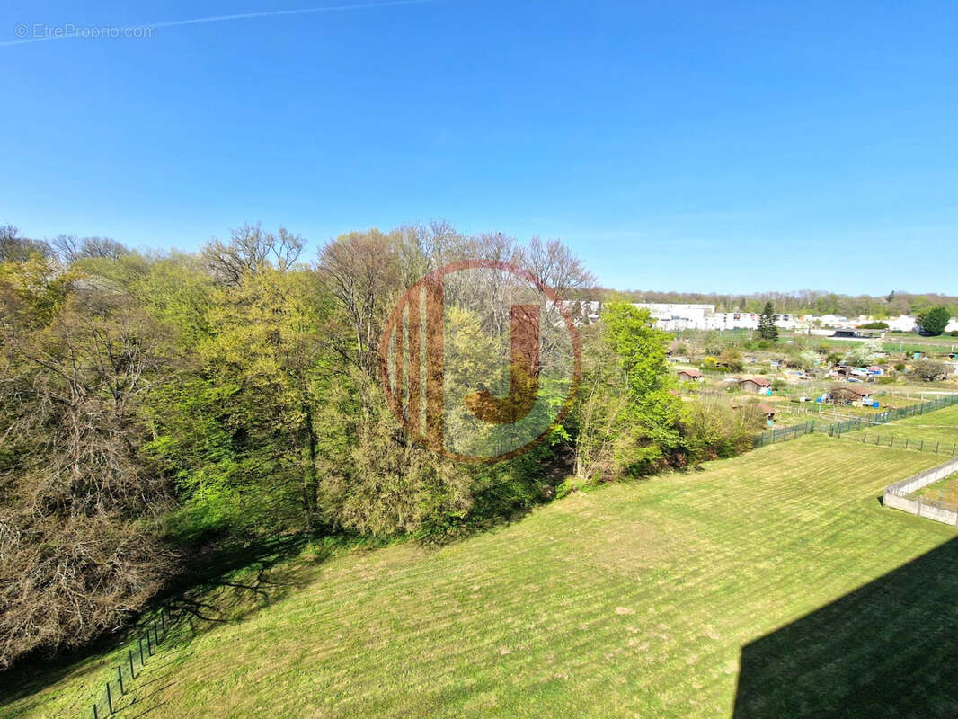 Appartement à GRAND-CHARMONT