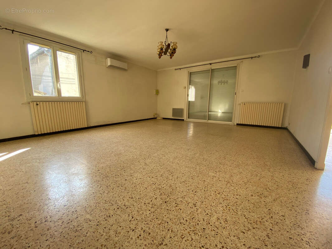 Appartement à MORIERES-LES-AVIGNON