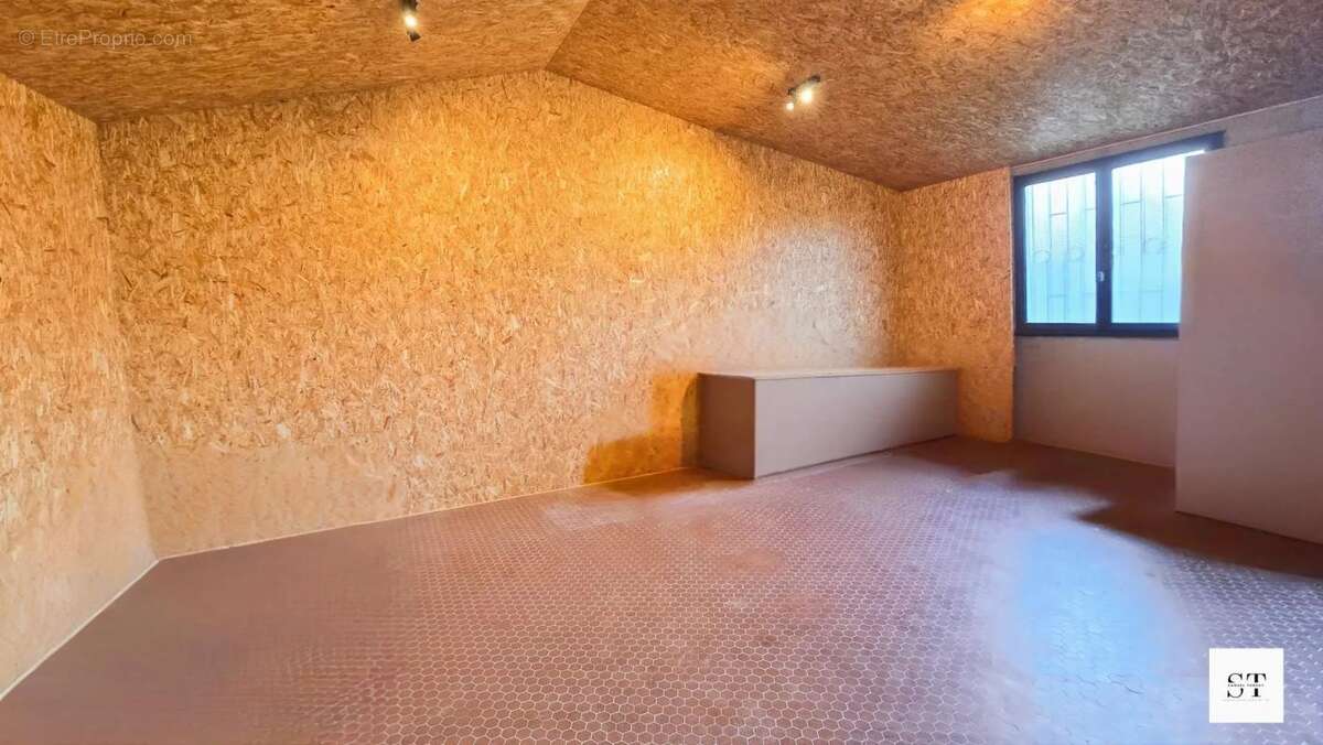 Maison à SAINT-SEBASTIEN-SUR-LOIRE