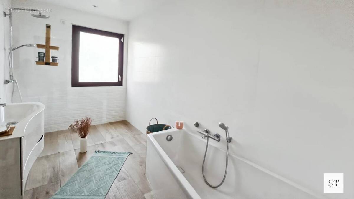 Maison à SAINT-SEBASTIEN-SUR-LOIRE