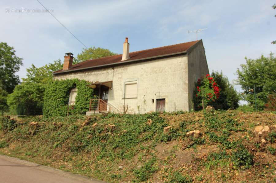 Maison à BRINON-SUR-BEUVRON