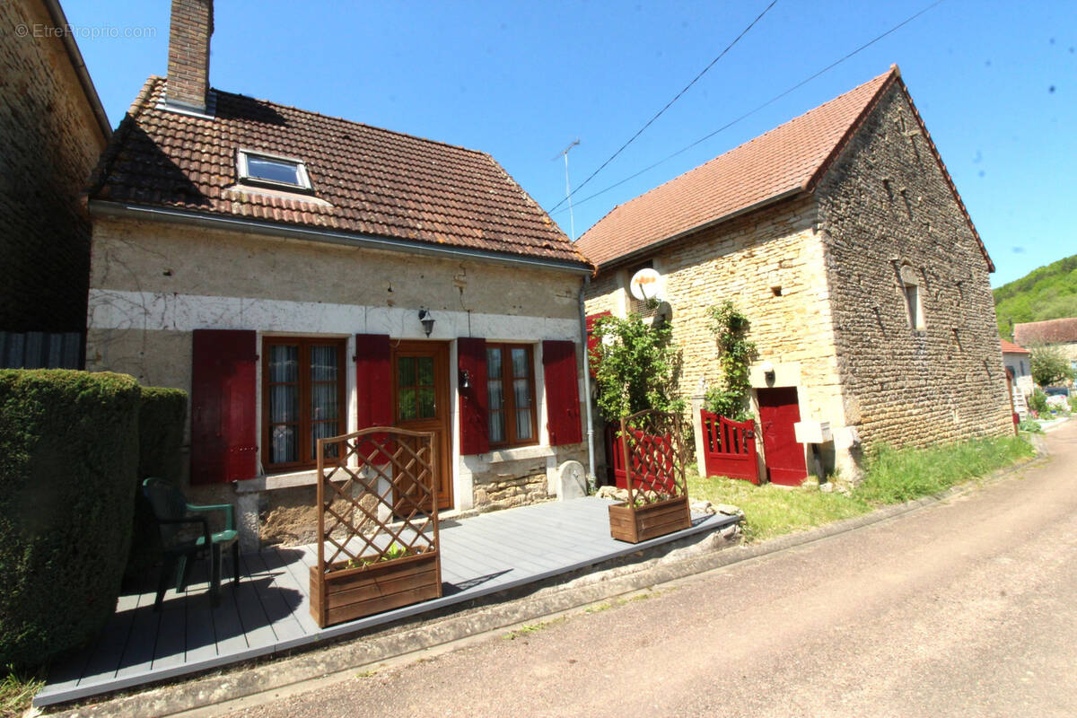 Maison à BRINON-SUR-BEUVRON