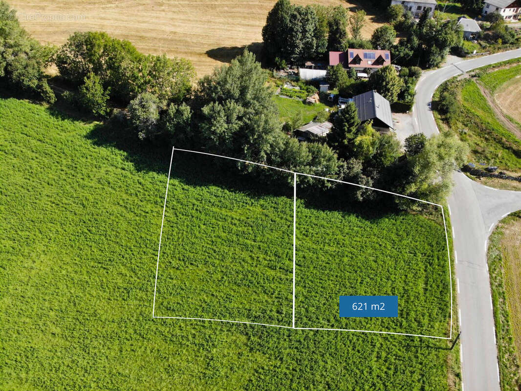 Terrain à SAINT-MICHEL-DE-CHAILLOL