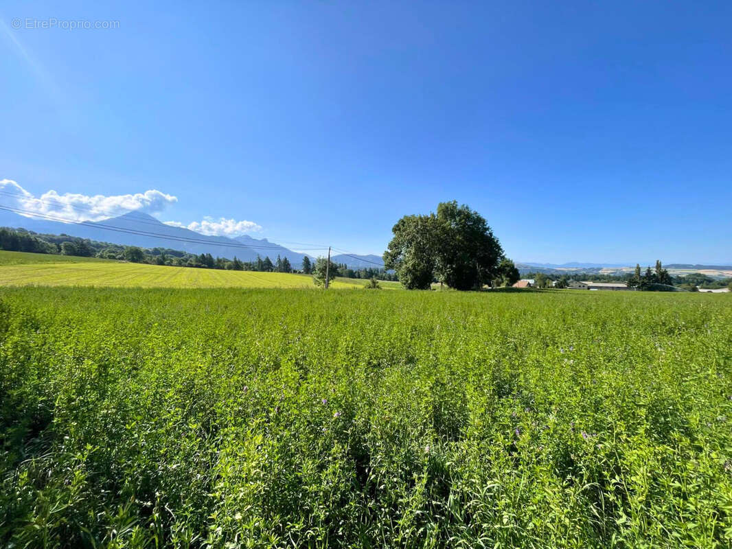 Terrain à SAINT-MICHEL-DE-CHAILLOL