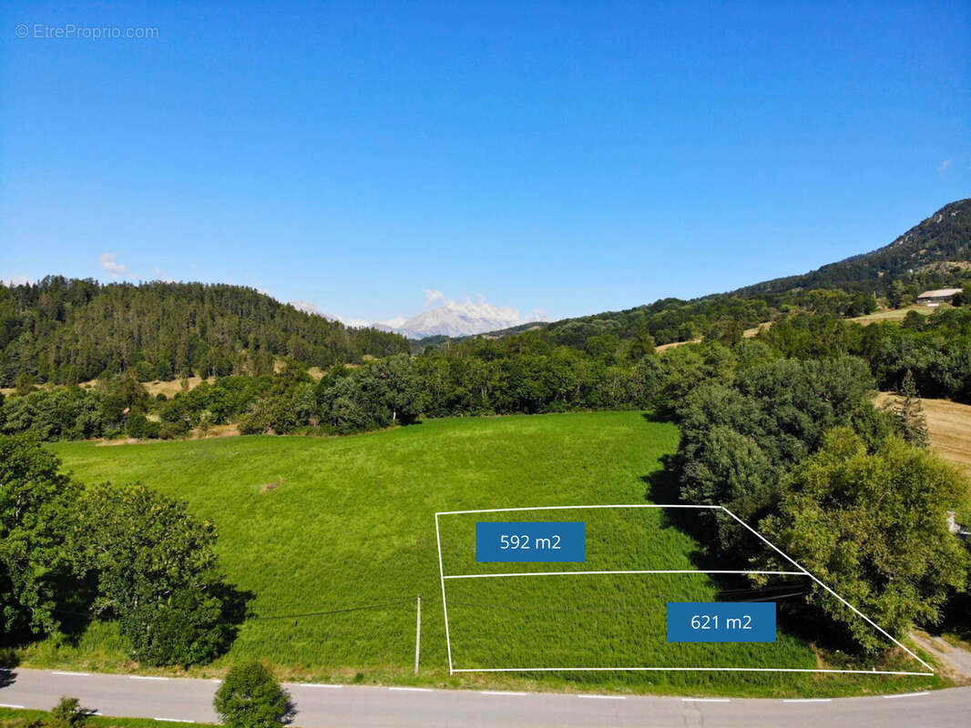 Terrain à SAINT-MICHEL-DE-CHAILLOL