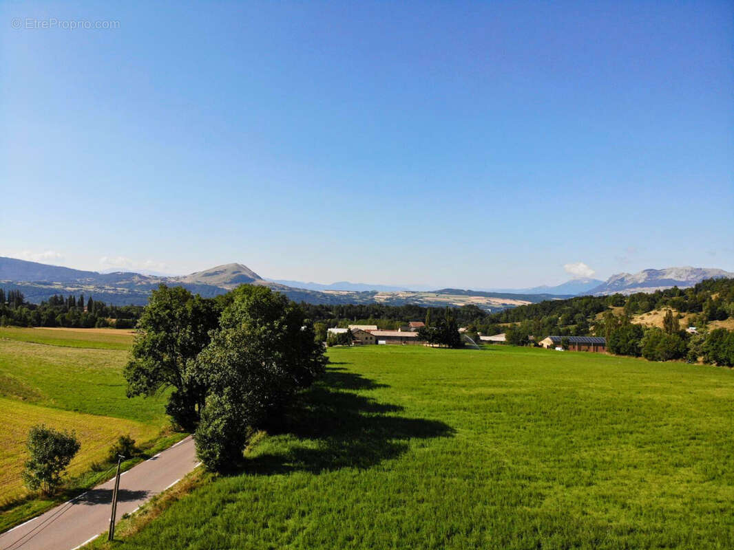 Terrain à SAINT-MICHEL-DE-CHAILLOL