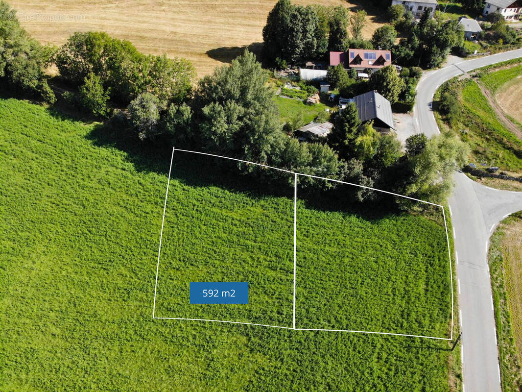 Terrain à SAINT-MICHEL-DE-CHAILLOL