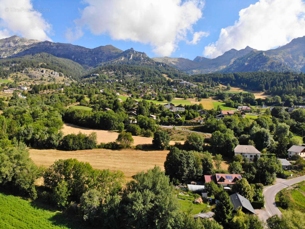 Terrain à SAINT-MICHEL-DE-CHAILLOL