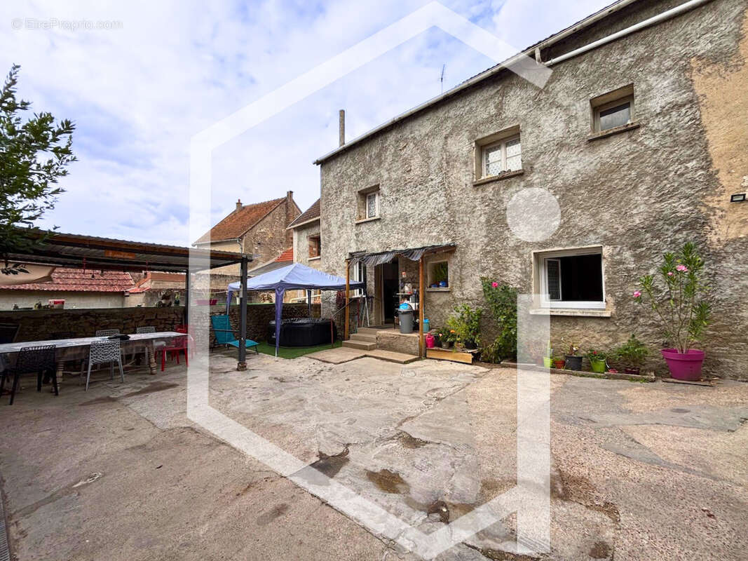 Maison à BONNY-SUR-LOIRE